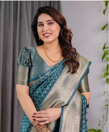 Golden Zari Woven Kanjivaram Silk Saree with Blouse – Party & Wedding Wear